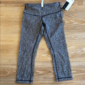 Lululemon wonder under cropped leggings. NWT